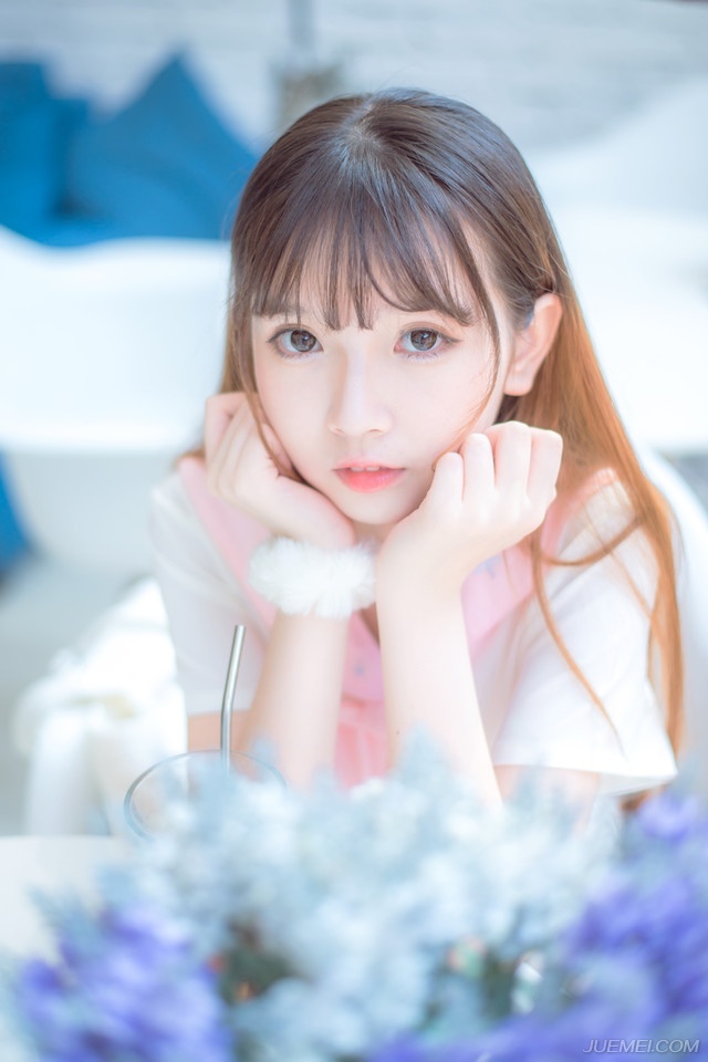 若是以往的话，按照规矩，这些蜀军至少也要裁掉一半，只留精锐，不过眼下大战在即，蜀道难行，也不好再从长安或是洛阳调拨兵马，而且关中军队虽然精锐，但蜀地毕竟特殊，关中那一套战法于蜀地并不合适，反倒是蜀中军队用起来更加顺手，而且似邓贤、泠苞这些归降的蜀将更精通属地作战，有他们相助，更能事半功倍。